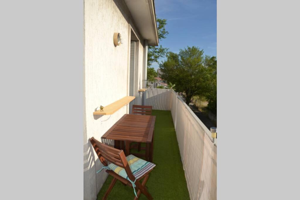 Appartement Lumineux Et Calme Avec Terrasse Avinhão Exterior foto